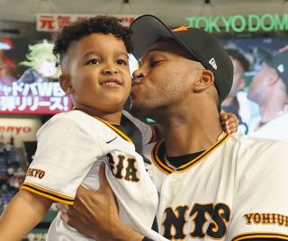 巨人】ソフトバンクから移籍の松田宣浩、背番号「23」のユニホーム初