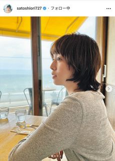 ◆佐藤栞里、カフェでみせた美しい横顔【写真】