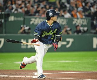 村上宗隆が先制の23号ソロ 5試合ぶりの快音は球団通算8500本塁打の節目