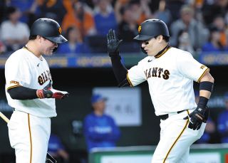 巨人】ソフトバンクから移籍の松田宣浩、背番号「23」のユニホーム初
