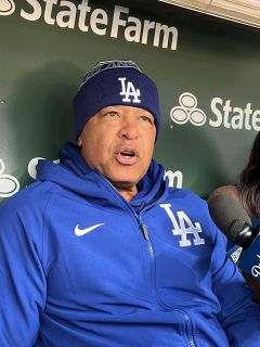 大谷翔平、ストーリーに日本人スリーショットを投稿…おそろいの