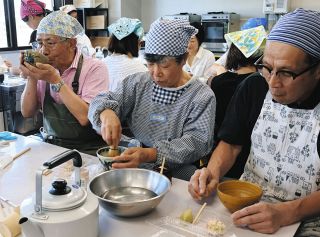 50周年を記念し公民館で茶会　中津川茶道文化連盟