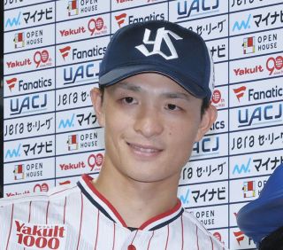 ヤクルト】山田哲人 志願のキャプテンマーク披露「頑張ります