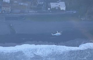 三重県熊野市で波に流された津市の女子高生が死亡　校長「悔やみきれない」
