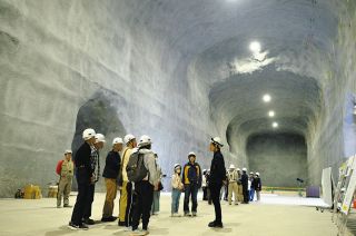 「スーパーの比にならないくらい大きい」建設が始まると二度と見られない光景、ハイパーカミオカンデ一般公開に600人参加
