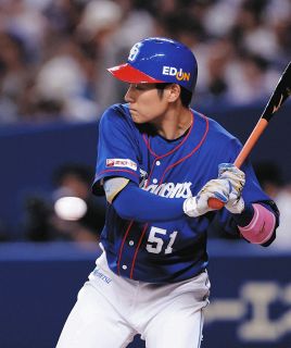 中日OB戦】中村紀洋、変わらぬフルスイング 初回、左翼フェンス