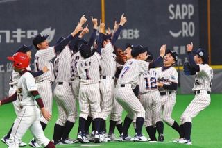 12球団ジュニアトーナメントはヤクルトJrが14年ぶり2度目の日本一 渡会監督は「一戦ずつ成長し、強くなった」