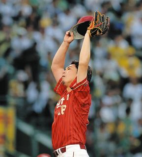 ヤクルト】小川泰弘が母校・創価大で始動 セ3連覇へ…色紙には「感」の