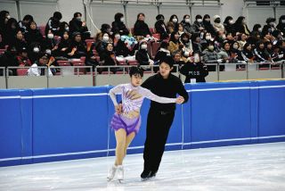 小塚崇彦さんら、障害ある選手とペア滑走　スペシャルオリンピックス最終日