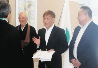 能登地震被災者の支えに　バル催事実行委員会、長野市へ44万円寄託