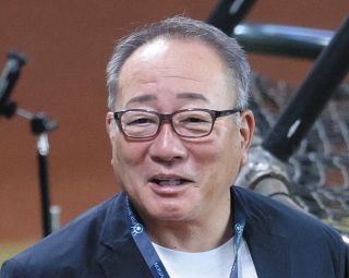 新庄監督「BIGBOSS SHINJO」名刺4000枚の巨大広告で札幌駅前”ジャック