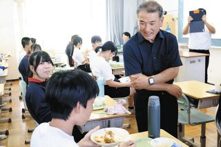 北海道のジャガイモおいしいね　芽室の農場が神戸に寄贈、学校給食に