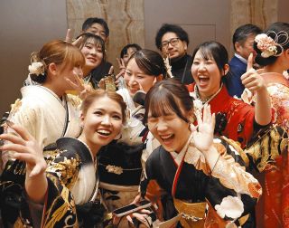 社会の一員へ決意を胸に　県内各地で二十歳を祝う