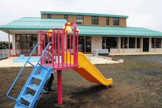 外装修理、滑り台も更新　伊那・富県子育て支援センター再開所
