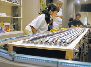 JRに名鉄、まるで本物　岐阜県笠松町で鉄道模型やグッズの展示会、操作体験に歓声