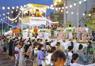 一宮七夕まつりの盆踊りは、なぜ「ダンシング・ヒーロー」なの？　40年踊り継がれ独自の進化も