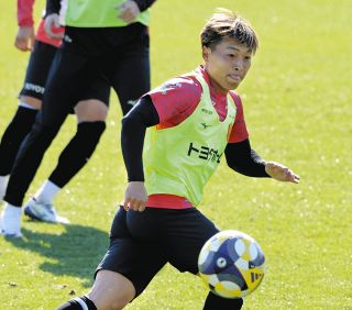 田中隼磨が名古屋グランパスのクラブハウスを訪れ引退報告「今も昔も