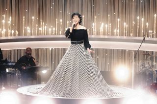 薬師丸ひろ子、「セーラー服と機関銃」を披露 黒柳徹子が曲紹介「それではお聞きいただきましょう」【紅白歌合戦】