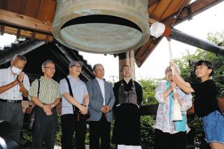 「大好きなひいばあちゃん」空襲の記憶、孫へ曾孫へ　各務原・瑞巌寺で平和の鐘