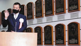 巨人・原監督が松前重義さんの殿堂入りでスピーチ「父親のような、すごく偉大な尊敬する大総長でした」【野球殿堂】