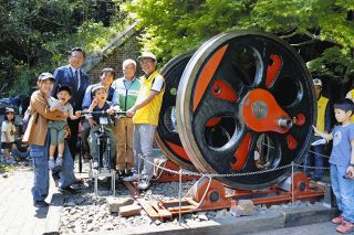 名古屋から多治見、1万5000人で“走破”　愛岐トンネル群で展示のSL動輪