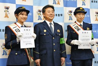 信金職員ら多治見署の一日署長に　年末年始特別警戒の出発式
