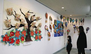 絵画や立体、刺し子や折り紙など思い思いの作品　駒ケ根で障害者作品展