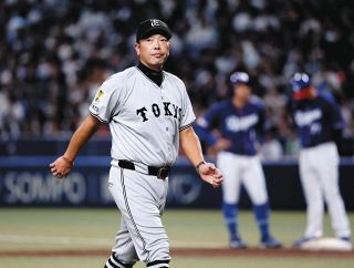 巨人】前監督の高橋由伸さんが始球式に登場 侍ジャパンの