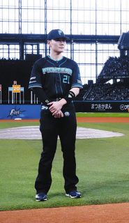 ロッテ】岡大海の逆転サヨナラ弾バットをプレゼント 殊勲の一発で折れ