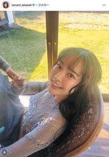 ◇東原亜希、笑顔で寄り添う夫婦モノクロショット【写真】：中日