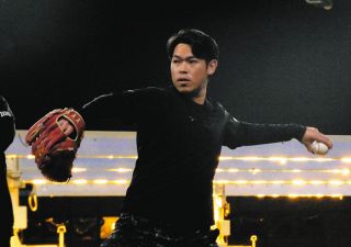 ヤクルト】小川泰弘が母校・創価大で始動 セ3連覇へ…色紙には「感」の