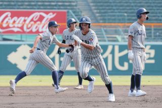浦和学院縦縞ユニホーム上 浦和学院は開幕戦登場 甲子園で伝統のユニホームが復活