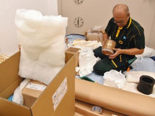 ＜人間国宝加藤孝造追悼展の裏側＞迫る開幕、搬入次々　細心の注意で