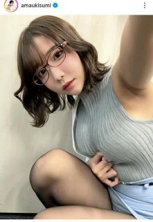 ◇佐々木希、腰かご&長靴姿でも隠し切れない美しさ【写真】：中日