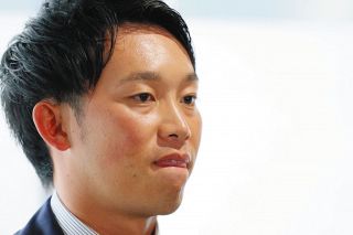 戦力外通告を受け、現役生活を振り返る岡野