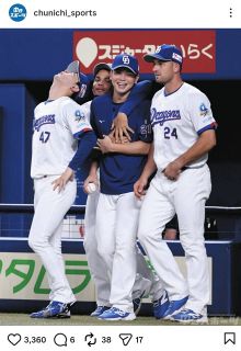 ◇1974年11月 阪神・吉田義男監督、巨人・長嶋茂雄監督と握手【写真