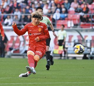 好調J1名古屋で存在感増す19歳のサイドバック成瀬竣平 MFから 好調J1名古屋で存在感増す19歳のサイドバック成瀬竣平 MFから
