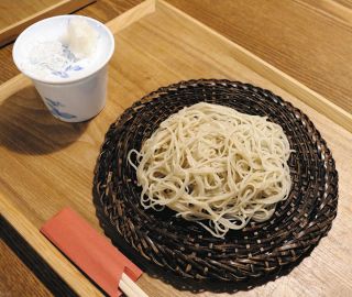 復刻した「暑中信州寒晒蕎麦」＝伊那市高遠町西高遠のそば店「壱刻」で
