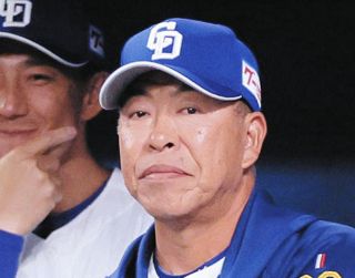 引退の吉見は「必ず指導者になって戻ってきてもらいたい。ウチには欠か