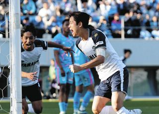 ぬくもり感じる銅工芸展 新居で河合さん親子：中日新聞しずおかWeb