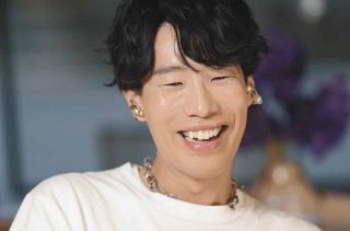 ちゃぶ台の上で踊っていた私　母が背中を押してくれた　俳優　坂口涼太郎さん〈家族のこと話そう〉