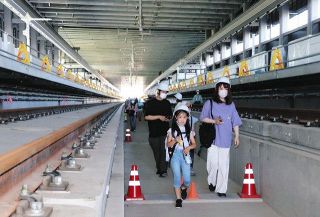 今しか見られない小松駅　建設中の新幹線駅 300人 線路など見学