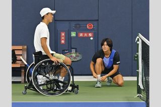 車いすテニス・小田凱人選手、アジアパラ大会直前の挫折　その成長はコーチと共に
