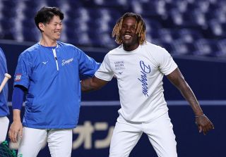 2023シーズン　元中日ドラゴンズ片岡篤史ヘッドコーチ実使用ホームユニフォーム 中日】片岡篤史ヘッドコーチが体調不良でキャンプ欠席、宿舎で