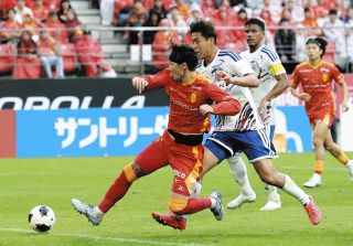 【名古屋グランパス】マリノスに先制を許すも、山岸祐也の右足アウトの絶妙タッチで同点に追いつく、チームは2試合連続引き分け