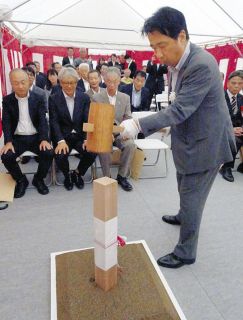 海部公子(あまべきみこ)作 九谷 色絵 陶板画 木通(アケビ) 海部公子(あま