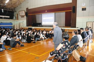 政治や議会を身近に感じて　駒ケ根市議と赤穂高生が交流