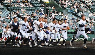 センバツ準V近江が決勝進出 大黒柱の山田陽翔、緊急リリーフから