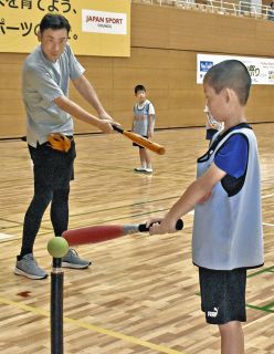 元中日・荒木雅博さんに野球学ぶ　津「スポーツ祭り」