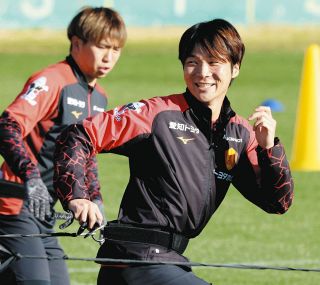 4年ぶり復帰のMF和泉竜司は練習から100％ 背番号「7」でチーム引っ張る